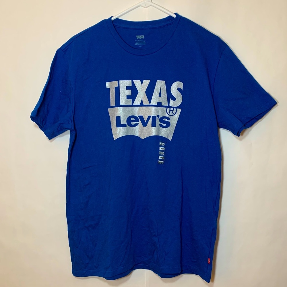 NWOT Levi’s T Shirt